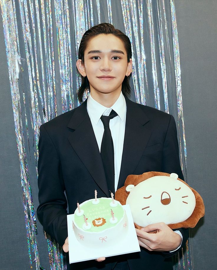 LCfanbase_PE's tweet photo. BIRTHDAY HASHTAGS 🎉🦁

Aquí están los hashtags qué se utilizarán para el cumpleaños de Lucas 🦁💛

🗓 24/01/2026
🕞 11 PM KST

HAPPY LUCAS DAY
#️⃣ActorLUCASis27
#️⃣우리태양_루카스_생일축하해
#️⃣黄旭熙0125生日快乐 https://t.co/BFKUhIA8AT