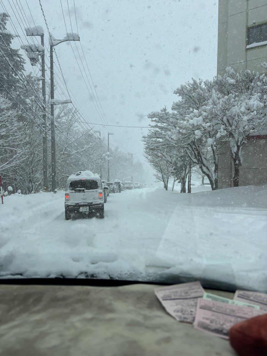 iguuuu552's tweet photo. 鷲ヶ岳料金所先でバスがアタックしてて、大渋滞です。 https://t.co/9f4F5YS6Dv