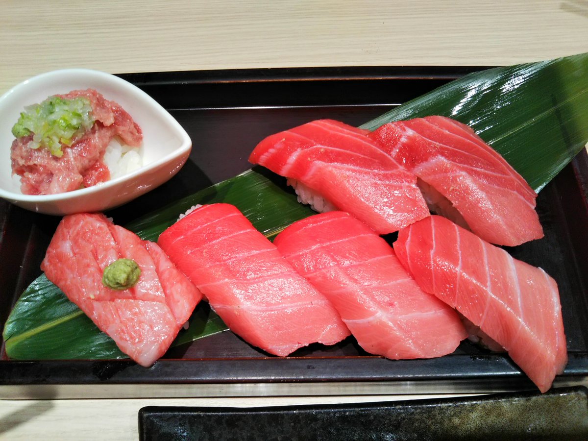 お久しぶりです🥳💖
皆様お元気でしょうか?
私は家族でSUSHI食べたりしてましたw🤤🍣
能登フグは歯ごたえもうまみも最高～♪🐡🐡🐡 