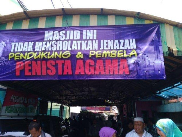 Serupa tapi tak sama.

Aneh bener karena pilihan politik sampe segininya.

Aku bisa menebak sepertinya kamu bukan pemilih Ganjar 😔
