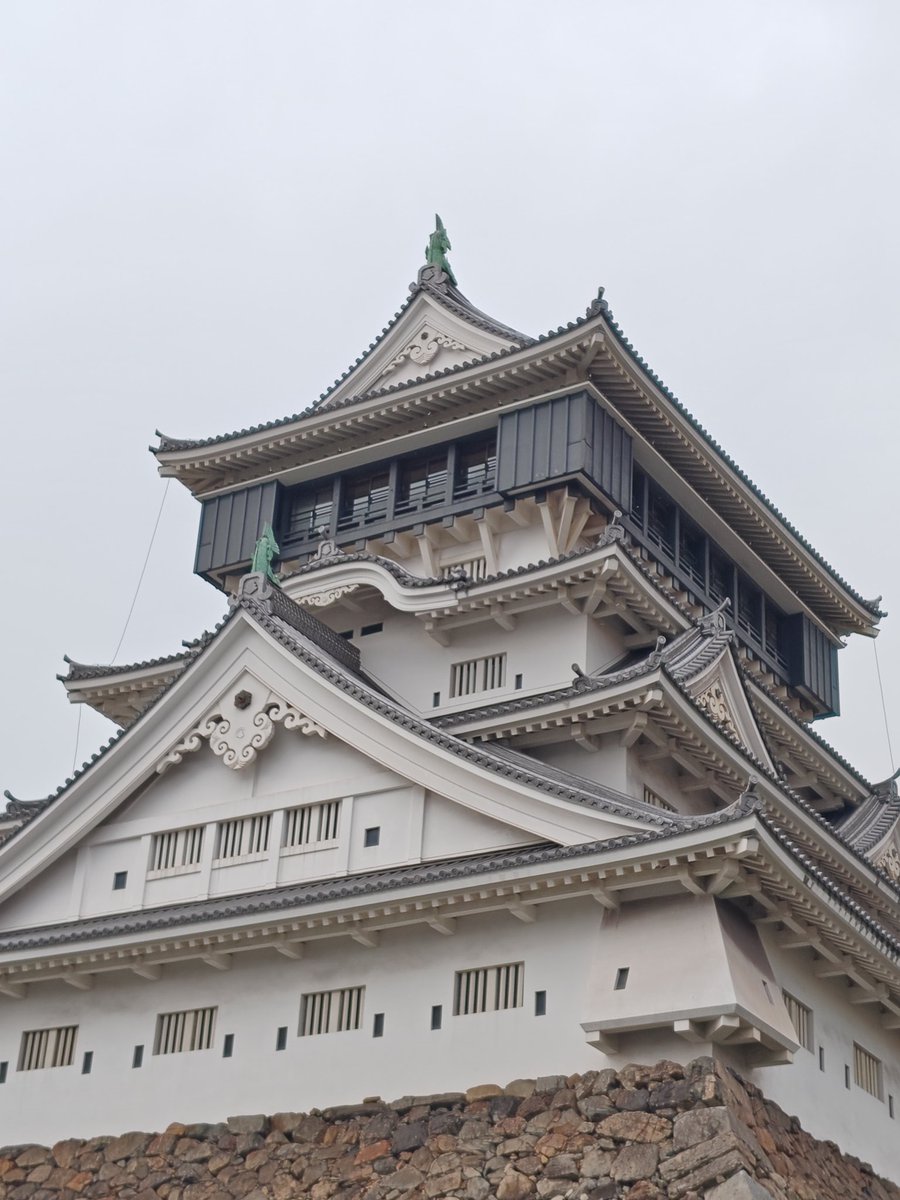 uforeign's tweet image. 西小倉来ました
松本零士マンホールの実物は初めて
小倉何度も来てるけどお城も初めて
屋内でポケふた定点できますね
雪振ってるから助かった…