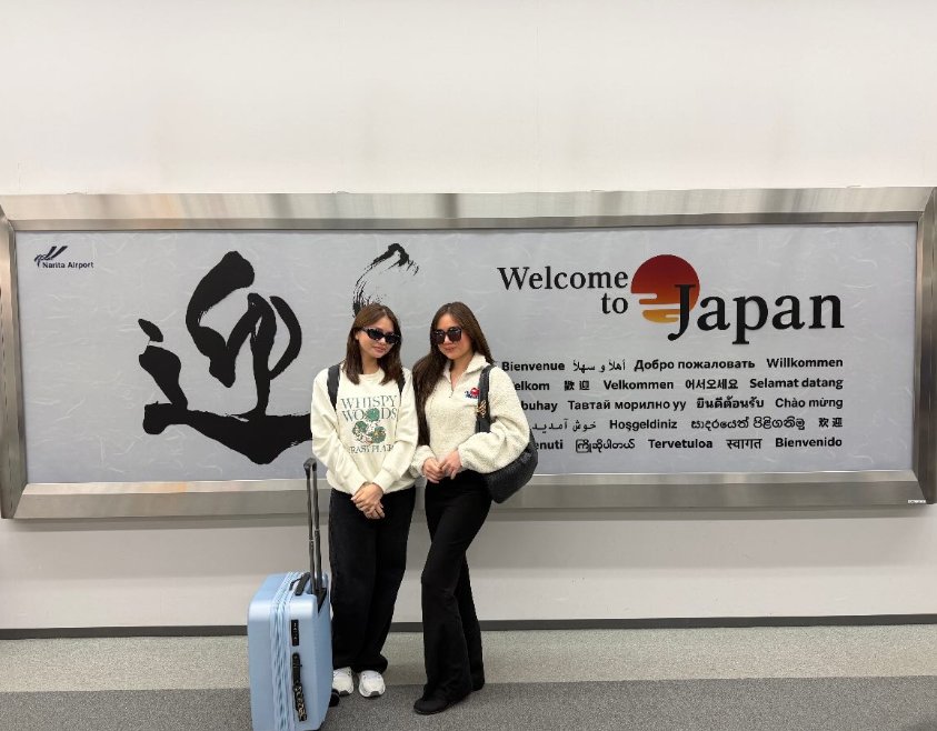 vallandtin's tweet image. enjoy japan caraan sisters! (⁠*⁠˘⁠︶⁠˘⁠*⁠)⁠.⁠｡⁠*⁠♡