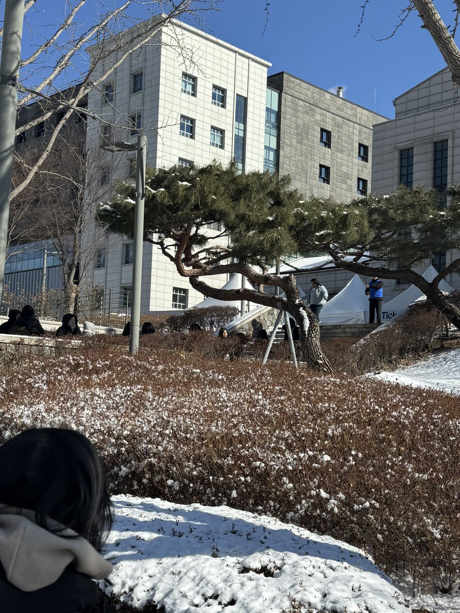 도착🩵 줄별루 없다고 생각했는데 ..
계단 밑으로