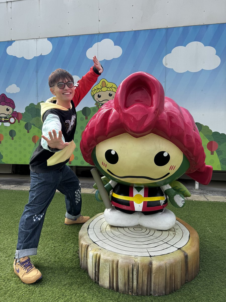 yonatada's tweet photo. 大好きな亡きマスター・玉城良治さん！！約束をしてから約6年。マスターの夢の第一歩を一緒に踏み出せたこと誇りに思います。くる2/28にある全琉婦人芸能大会にて「ぶながや音頭」が、大宜味村婦人会の皆様に踊って頂けることが決まりました！マスター、想いは皆に届いてるよ！！皆に感謝です。 https://t.co/U4vPsSTdEu