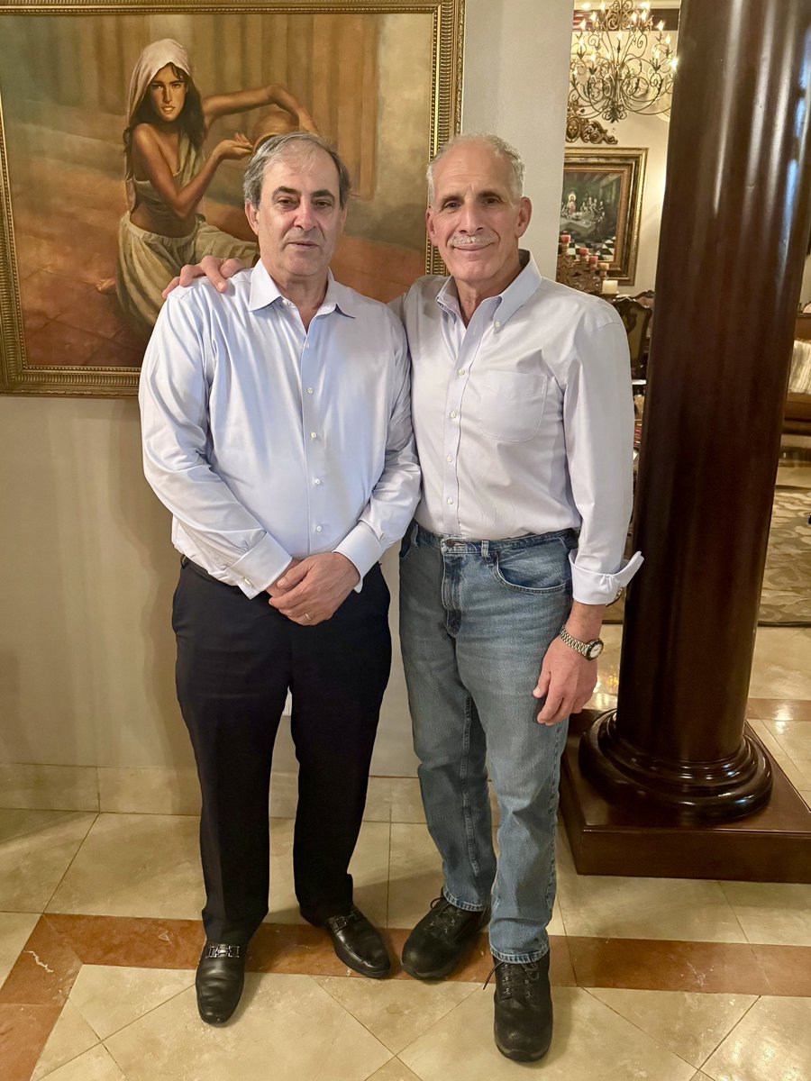 El Presidente electo Nasry Asfura <a href="/titoasfura/">Papi a la Orden</a> atendió hoy en #SPS necesidades del sector empresarial y pudimos compartir expectativas sobre temas claves para el desarrollo de #Honduras 🇭🇳