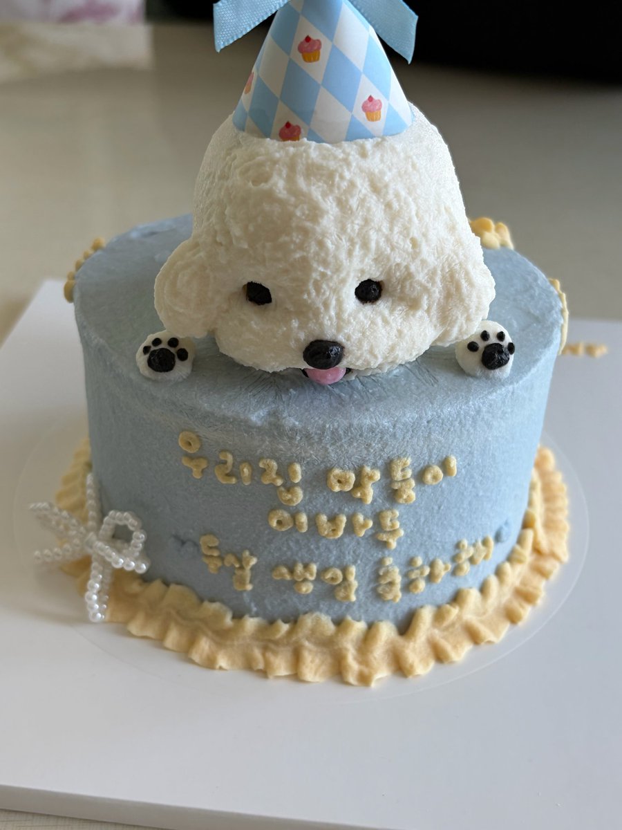 260124🦖
Badu's birthday cake!💙

It says "To our youngest in the family, Badu Lee, Happy 2nd Birthday"
#CIX #씨아이엑스 #BX #BYOUNGGON #병곤 #Fromm