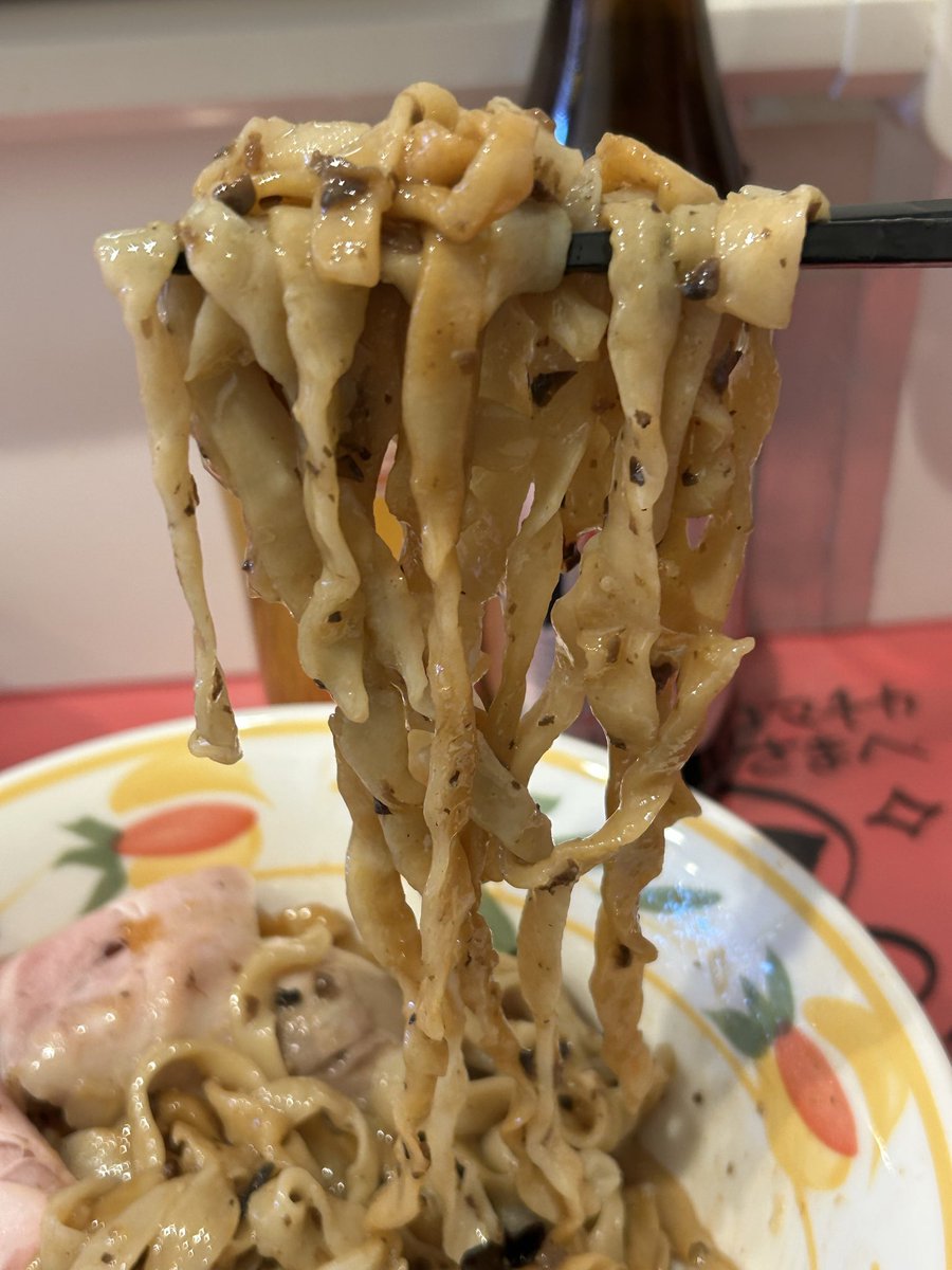 H.CFACTORY戦慄のワコマチカ<a href="/wakodanna/">戦慄のワコマチカ主人の主人</a> <a href="/wakomachika/">ハイデン.コッコ FACTORY 戦慄のワコマチカ</a> 

『戦慄の特製
黒トリュフ香る背脂まぜ麺
〜のトマトらぁ麺』

ヤベぇ〜❣️ガツンと薫る🎶
鼻に👃ブッ刺さる🍄
黒トリュフオイル漬け😂
良⤴️く混ぜる😊
ほのかに💕背脂の優しい甘味👍
うんめぇぇ〜🤗

脳と鼻に戦慄が走る💨旨さ💕
ご馳走様でした🍥