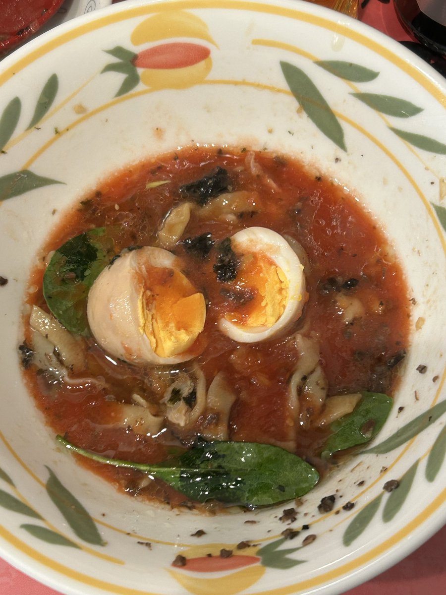 H.C.F名物❣️スープ割り✨

《とまと》SP割り🍅
別皿にて注文🙇‍♂️
スープ🤔より❣️ソース寄りかな
とろみ👍酸味👌絶妙な甘味❤️
手揉み平打ち太麺🍜投入🤩
麺にソースが良く絡む😋
黒トリュフオイル漬け🍄‍🟫投入✨
薫り💕塩味🎶甘味🤗
抜群に超〜旨い👍

大満足な1杯でした🍥
定期的に希望しちゃいます🤭