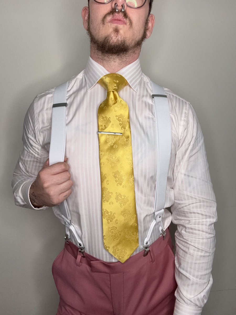 Suitfetish tweet media