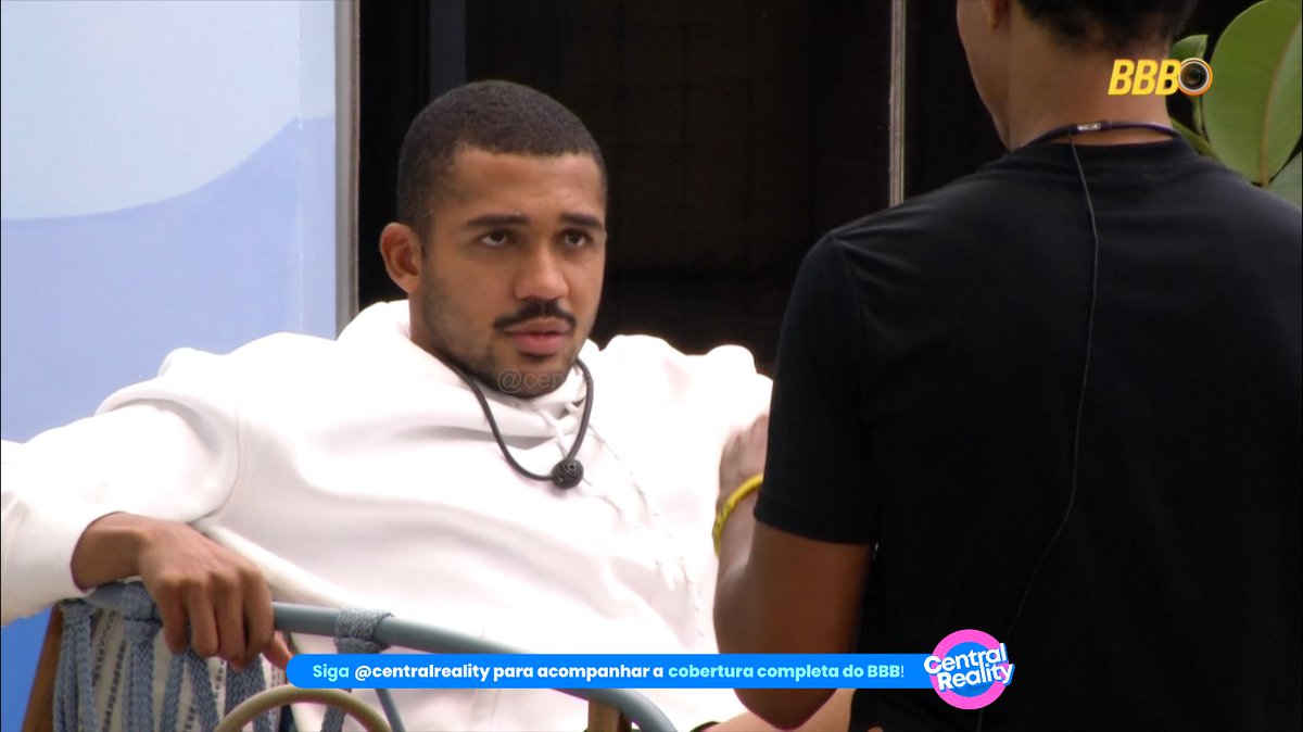 CRacervo's tweet image. Gente, o Matheus não ASSUMIU que tinha falado sobre o "patroa" com a Ana Paula porque podia gerar cortes? Agora ele tá falando que está sendo tirado de contexto... #BBB26