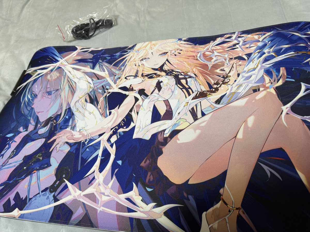 やばい、サボりまくってる鳴潮のデスクマット来た さすがにやるしか