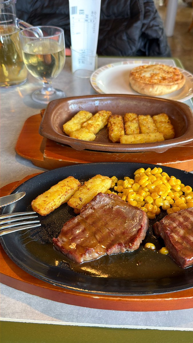 初ビーフステーキなうんぬ。