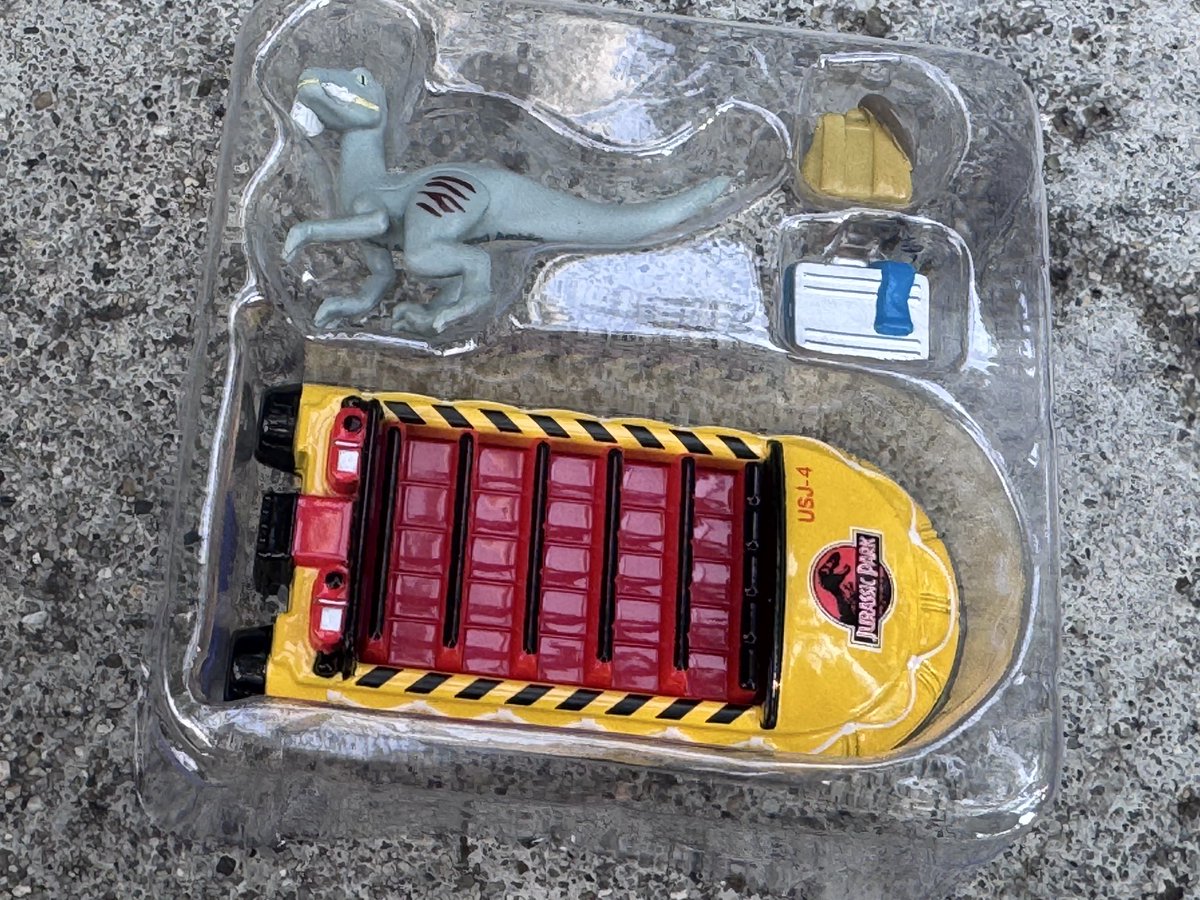 LCASTUDIOS_USJ's tweet image. ✨新発売✨
ジュラシック・パーク・ザ・ライドのビークルがトミカになりました！！！

恐竜のフィギュアは"あくまで付属品"であって、"製作者のエゴ"で固定などもされておりません(重要)

差分も楽しみ放題で超カワイイ♪(ただし風でスグ飛ばされます)
#USJファン #ジュラシックパーク #JurassicPark