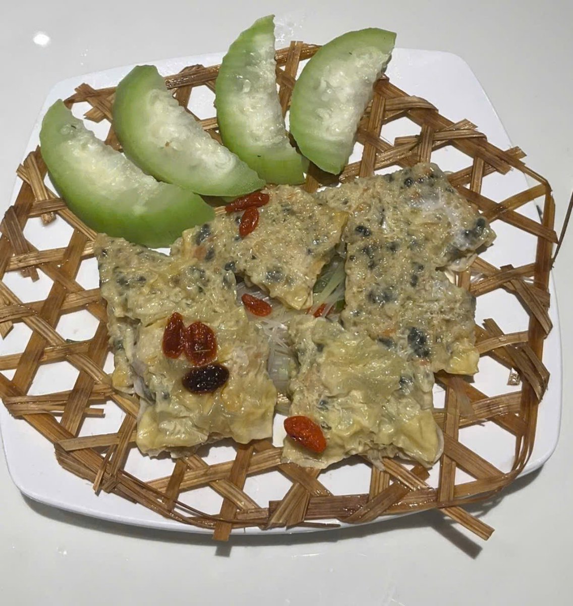 2026: Mỹ công bố tháp dinh dưỡng mới →ưu tiên protein+chất béo tốt trước, rau củ quả theo sau!  Nghĩa là: thịt nạc,cá, trứng, sữa nguyên kem, bơ,dầu ô liu được lên ngôi.  
Ai đang sợ chất béo thì yên tâm ăn đi, miễn đúng loại 😏  
   #DinhDuong #AnUongLanhManh