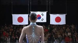 방탄 손흥민 유재석 급이 아니라 위인이었음... 특히나 그때 아사다마오랑 라이벌 구도였어서 국민들이 더 관심을 가졌음

그냥 김연아는 왕이자 신이자 피겨 불모지에서 피어오른 불꽃같은 존재였긔

또 한일전에서 연지곤지 짤을 만들어낸 분이라 위상이 엄청났지