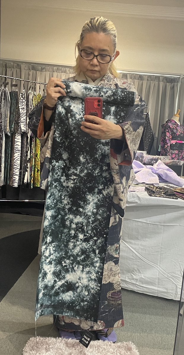 めっちゃ絞ってます。大島紬系の白生地に絞り。
羽織でも良。
#ルミロック