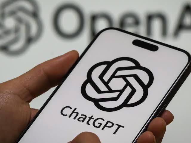 1 хэрэглэгч ChatGPT-ээс “Хэрхэн 140 наслах вэ?” гэж асуухад, хариулт нь энгийн атлаа гайхмаар байв.

ChatGPT “цэнхэр бүс” (blue zones) гэж нэрлэгддэг — дэлхий дээрх хамгийн урт насалдаг хүмүүсийн амьдралын хэв маягийг шинжилж дараах дүгнэлтэд хүрсэн:

• Энэ нь хоолны дэглэм биш.