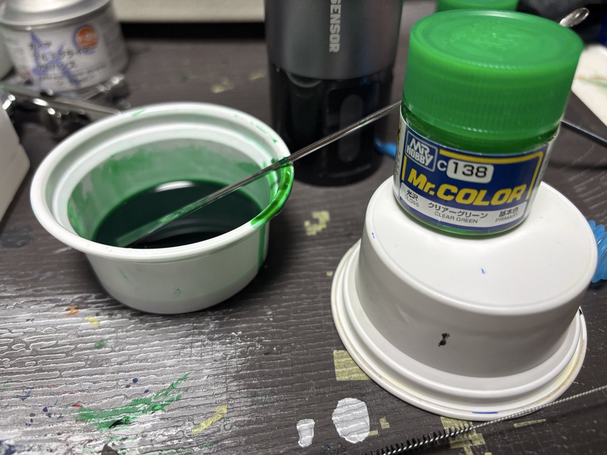 wonkayoshi_PSO2's tweet image. クシャトリヤの外装塗ろうとしてたら
薄め液の割合変えても、
ハンドピース掃除しても、
全然塗料が出ない
出るけど少なすぎるしダマになる
何で？
クレオスのクリアカラーアンチになりそう、沢山使うと思って2つ目買ったのに…
ガイアのクリアグリーン試そうかな…
無駄遣い嫌だなぁ

#ガンプラ