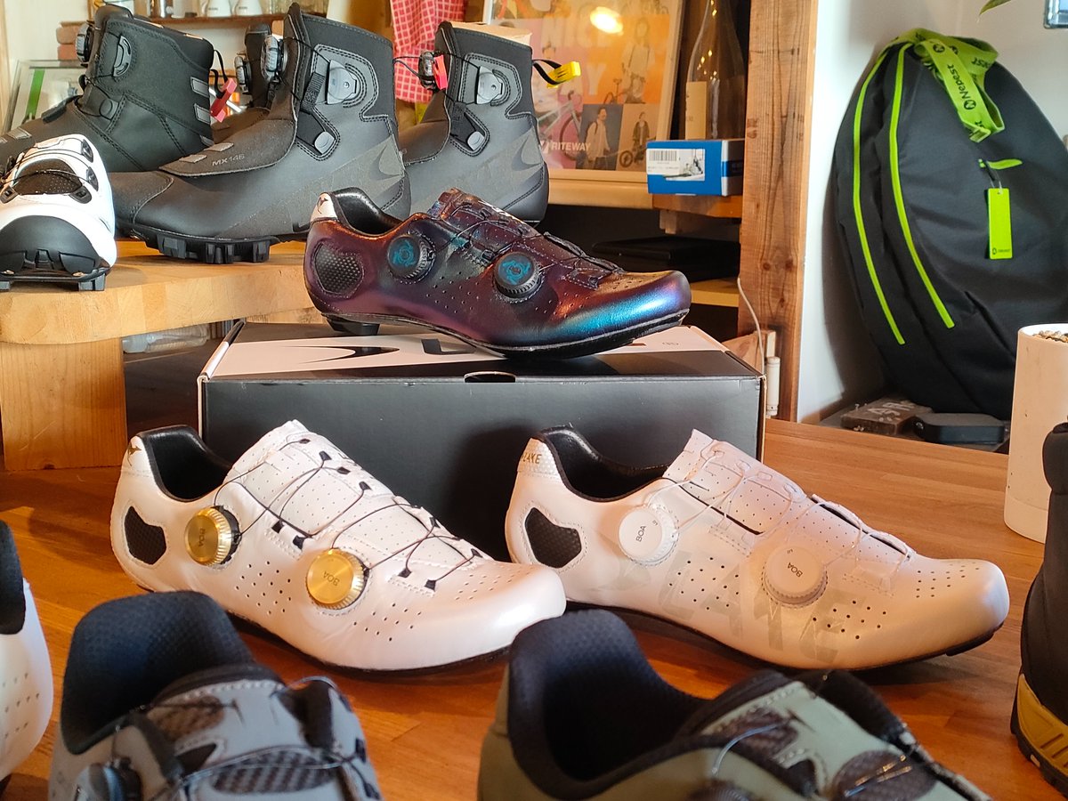 kirschberg_inc's tweet photo. 小田原のCycle Daysでの試着会、絶賛開催中です！

#lakeシューズ #lakeshoes #lakecycling #本革サイクリングシューズ #ビンディングシューズ #カンガルー革 #本革ロードシューズ #サイクリングブーツ #自転車シューズ #ビンディングペダル #cycledays https://t.co/C9TPVEdPpk
