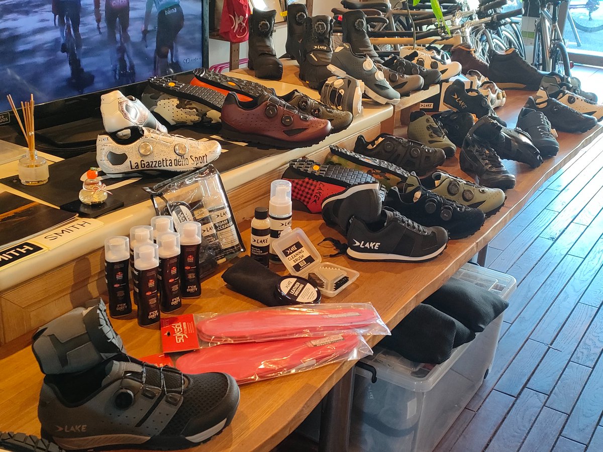 kirschberg_inc's tweet photo. 小田原のCycle Daysでの試着会、絶賛開催中です！

#lakeシューズ #lakeshoes #lakecycling #本革サイクリングシューズ #ビンディングシューズ #カンガルー革 #本革ロードシューズ #サイクリングブーツ #自転車シューズ #ビンディングペダル #cycledays https://t.co/C9TPVEdPpk