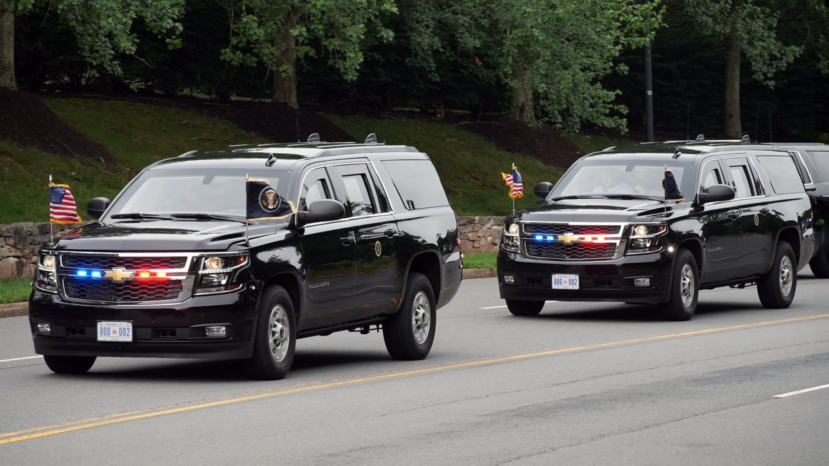 NoVaPoliceCars's tweet photo. @GeorgeiQwatson @EricLDaugh You are correct! There’s been a ton of false articles (not intentionally, just due to a lack of knowledge) saying these are brand new. These are the Suburbans POTUS has been using for the past year. GM reworked them with Cadillac bumpers and rear taillights. https://t.co/63YKDgW0Pz