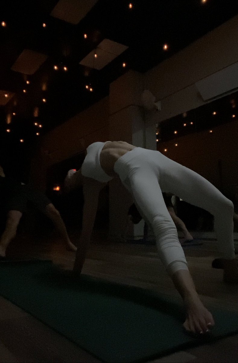 Anya Alis tweet media