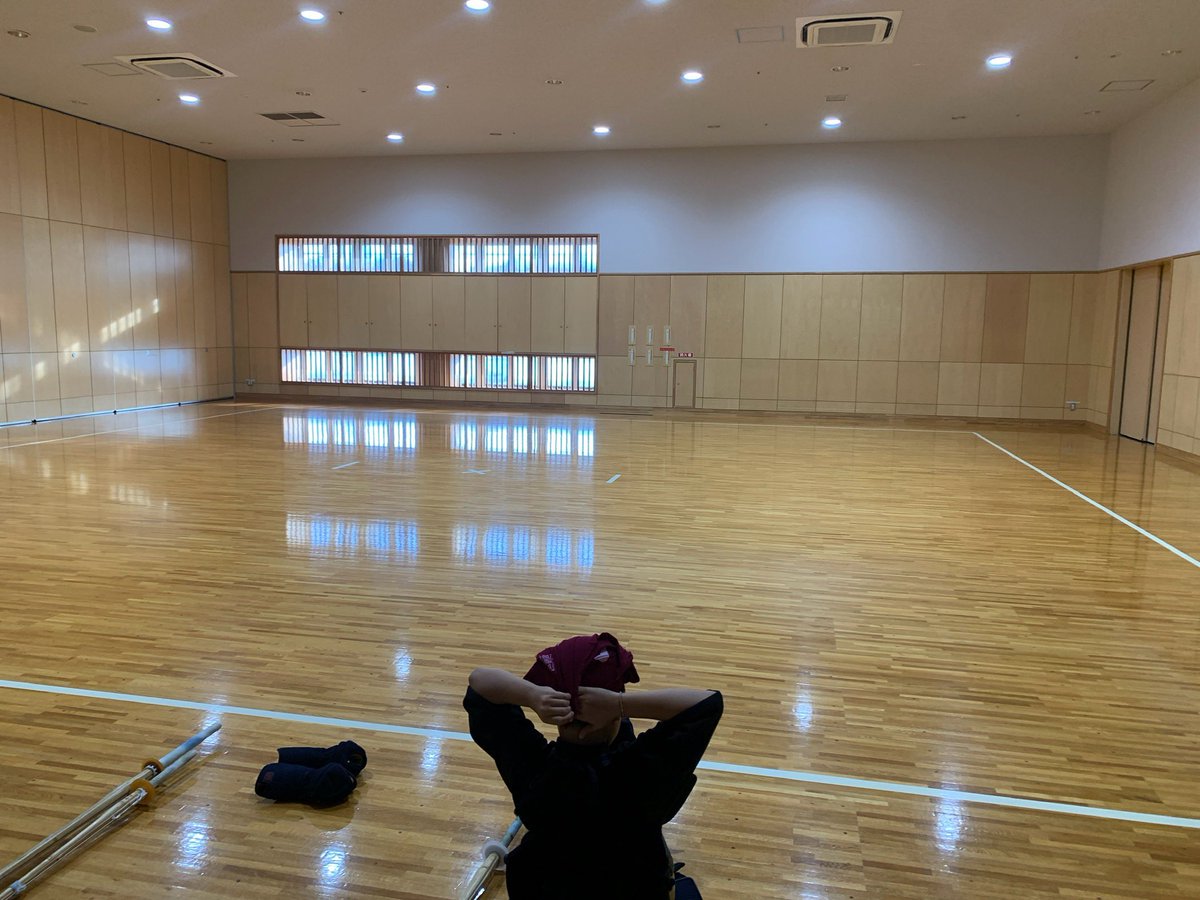 HpFf3m's tweet photo. 【本日のマンツー稽古】
午前はマンツー稽古。
面と返し胴を徹底的に練習しました。

代表選考会まで時間がないので手持ちの技を徹底的に磨く事に専念してます。

得意の返し胴を更に磨くと同時にその技を出せる状況を作るために相手を動かす攻めの稽古。

父親から見てもいい胴打つ様になりました。 https://t.co/rmVJwfxvBc