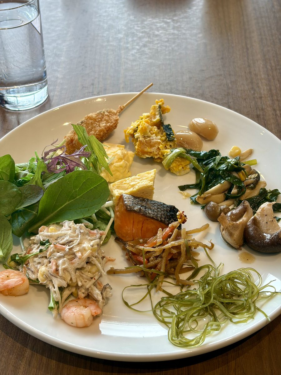 bongtao's tweet image. โรงแรมในฮอกไกโดจะแข่งกันที่ความอลังการของอาหารเช้า โดยเฉพาะซัปโปโร กับฮาโกะดาเตะคือครองชาร์ต top 10 ทุกการจัดอันดับอาหารเช้าโรงแรมของญี่ปุ่น

ไฮไลต์ของโรงแรมดังๆคือไคเซนด้ง อิคุระไม่อั้น โฮตาเตะไม่อั้น ไลน์สลัดบาร์ยิ่งกว่าซิสเลอร์ ขนมอีก ไอติมอีก…