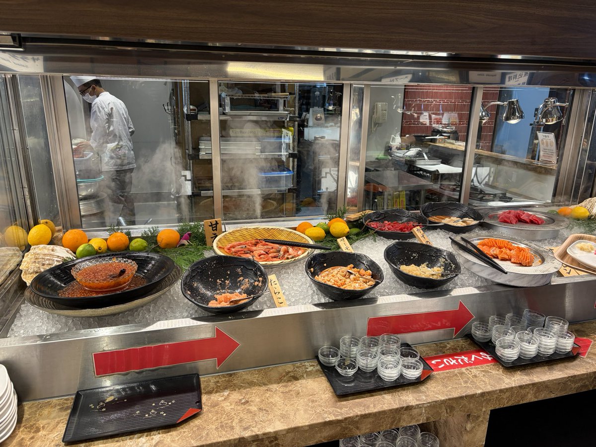 bongtao's tweet image. โรงแรมในฮอกไกโดจะแข่งกันที่ความอลังการของอาหารเช้า โดยเฉพาะซัปโปโร กับฮาโกะดาเตะคือครองชาร์ต top 10 ทุกการจัดอันดับอาหารเช้าโรงแรมของญี่ปุ่น

ไฮไลต์ของโรงแรมดังๆคือไคเซนด้ง อิคุระไม่อั้น โฮตาเตะไม่อั้น ไลน์สลัดบาร์ยิ่งกว่าซิสเลอร์ ขนมอีก ไอติมอีก…