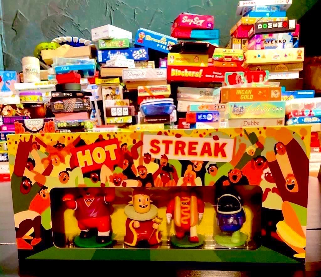 26chart's tweet image. 【土曜日のフロチャ】

1月24日（土）
13時オープン致しました

◆本日は18時まで『ボドゲ営業』

18時以降は『貸切営業』となります

宜しくお願い致します

※明日25日（日）は貸切では無く
13時〜通常営業です
#26chart #中野 #ボドゲ