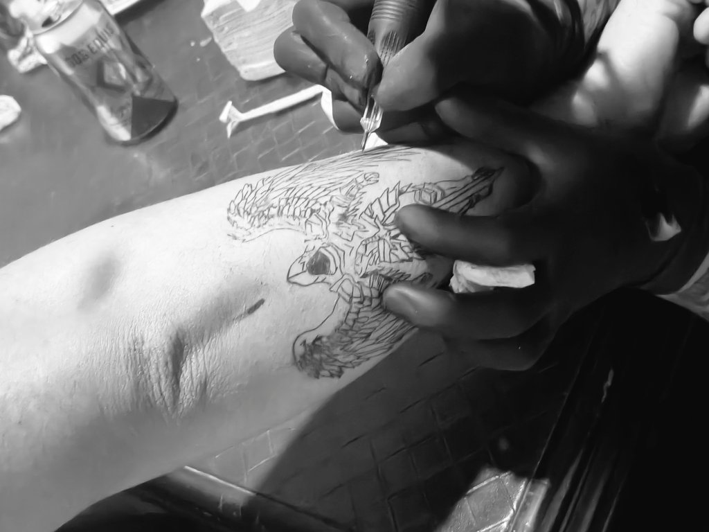 Viernes de tatu con 🍻 con <a href="/osbrektatto/">OSBREK TATTO</a>  
#ViernesDeRiesgo  #viernes 🍻🍻🍻