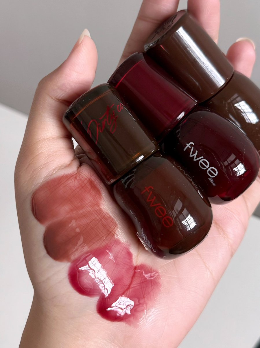 reviewchoey's tweet image. Fwee cola gloss เติมของครบสีแล้ววว🍒
คอลนี้ไวรัลมากกกกกก สวยมากกกกกก โทนสีก่ำๆแบบนี้คือเก็บได้เก็บบ สวยก่ำสะใจมากกก