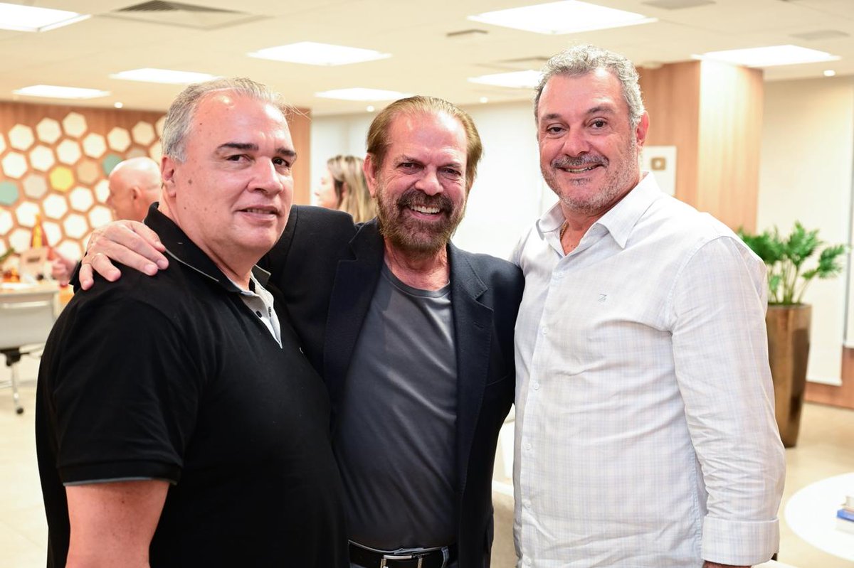 Na FPF, buscando melhorias para a Copinha após nossa eliminação por um erro grave de arbitragem. Propus o uso do VAR a partir das oitavas, uma súmula de reclamações por jogo e uma cartilha com chegada antecipada dos times. Por um futebol mais justo e transparente! #Copinha #FPF