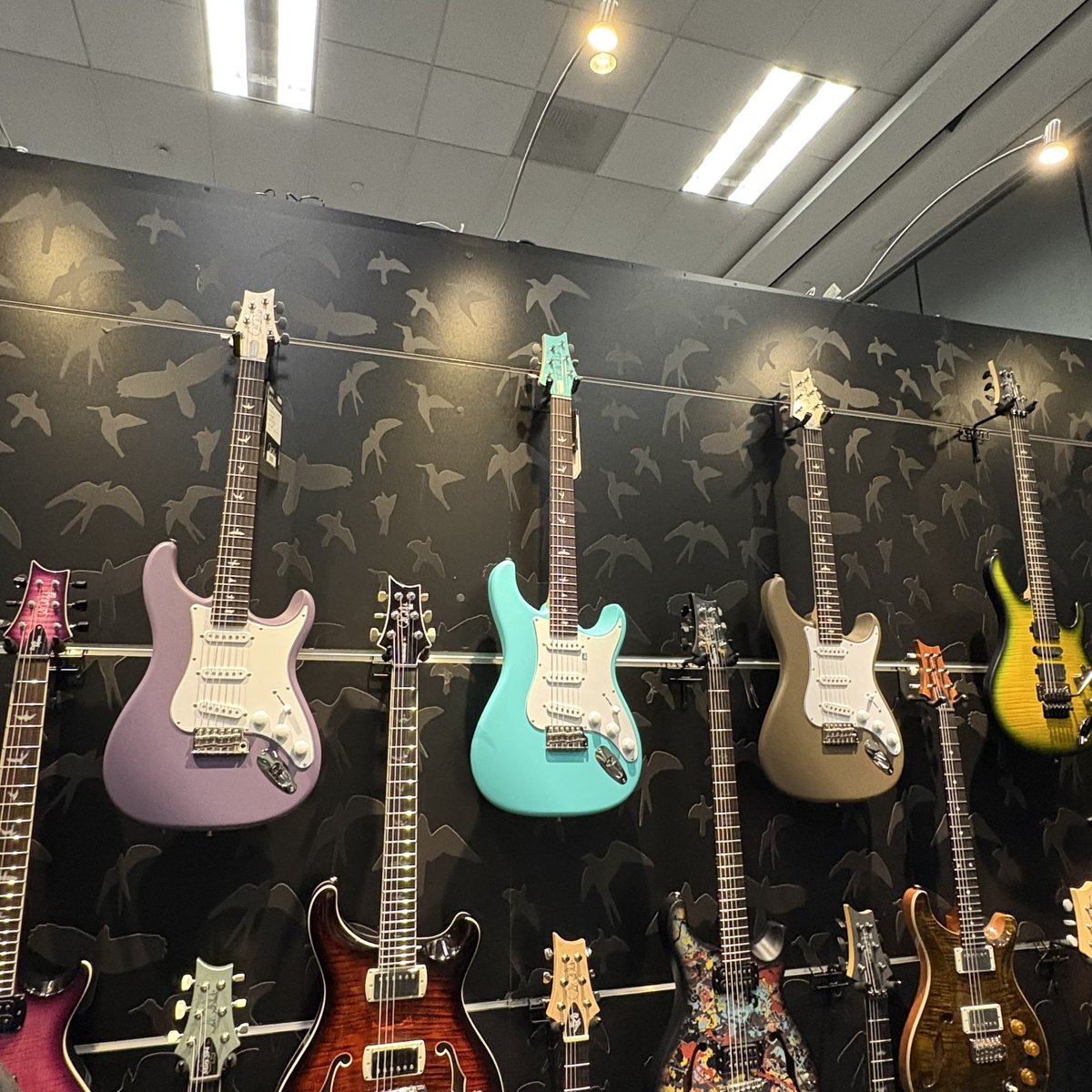 mikiame's tweet image. NAMM会場より🇺🇸🇺🇸

PRSブース❤️❤️❤️

#NAMMShow2026 #PRS 
#silversky  #johnmayer #edsheeran