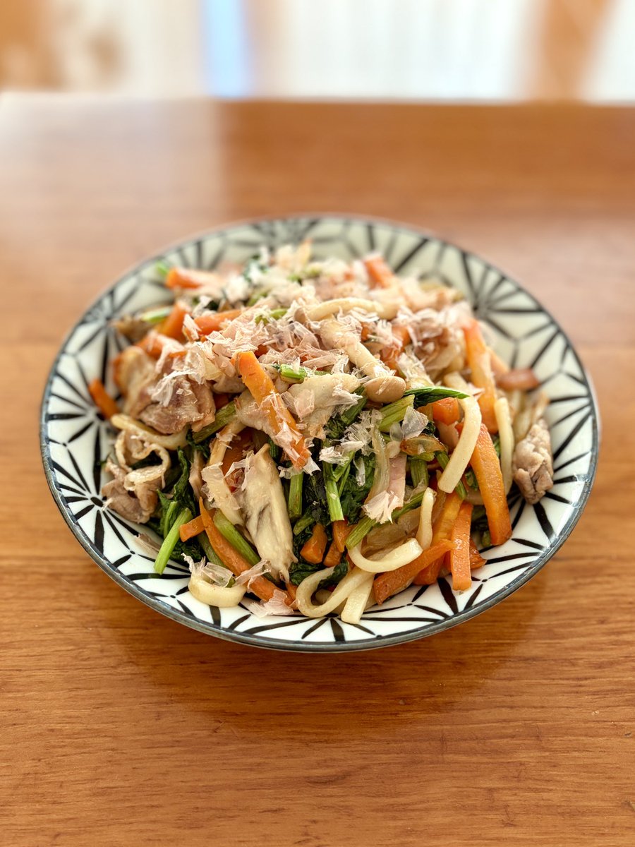 土曜のお昼の焼きうどん。