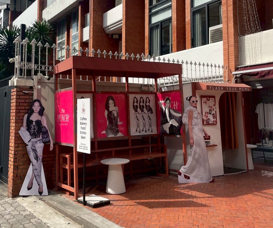 ThePUNCHual_s's tweet image. Spoiler alert! 🚨 แอบมาสปอยล์ความปังที่งานวันเกิดพั้นช์วันนี้ The decorations are top-tier and so aesthetic! ใครยังไม่มาต้องรีบพุ่งตัวมาเช็คอินด่วนๆ บอกเลยว่ารูปน้องสวยสะกดทุกมุมจริงๆ See you here, For Aye! 💖📸

#ThePUNCHualSensation
#Punch4EVE
#พั้นชี่คนดีย์22ปีแล้วคับ