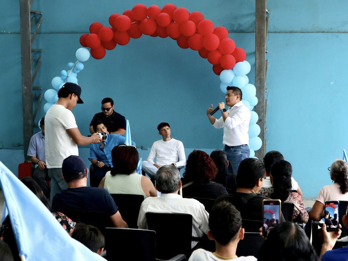 pabloxayala's tweet photo. #Durán se construye desde, y con la gente. 💪🏻

Hoy compartí con la militancia de la RC5 como lo que soy: un compañero, un padre de familia y un duraneño que lleva a su cantón en el corazón. 🩵💙

Desde cualquier espacio, si caminamos juntos, la recuperación de Durán deja de ser una promesa, y se convierte en realidad. 

Juntos por la recuperación de Durán! ✊🏼

#UnSoloCamino