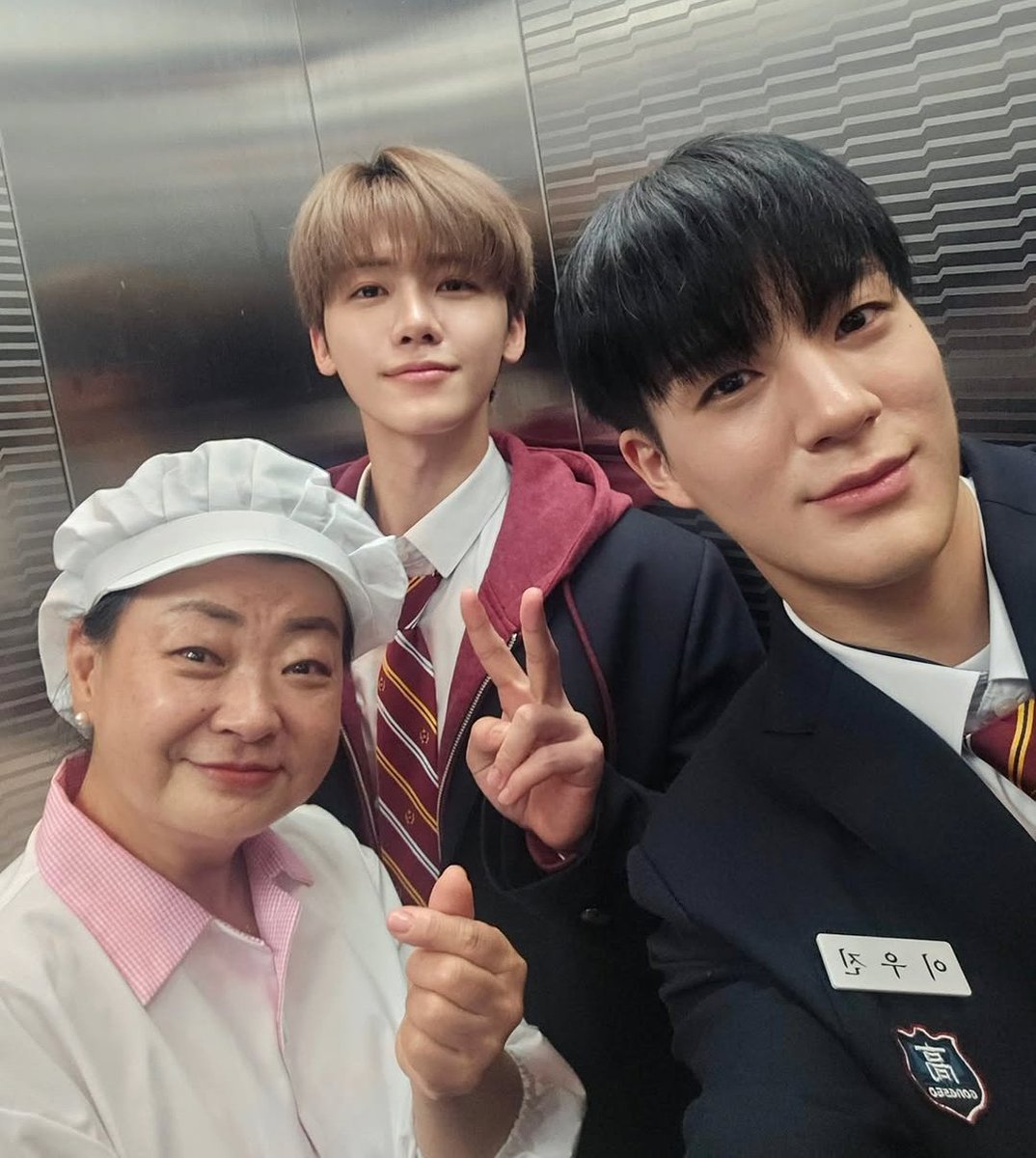 g_eneglaer's tweet image. น่ารักมากกก คุณป้าร้านต๊อกใน wind up หนิ 55555555 กับประโยคเด็ด ทั้งหมดนี่ให้นายกินคนเดียวเลยนะ 🥹😭