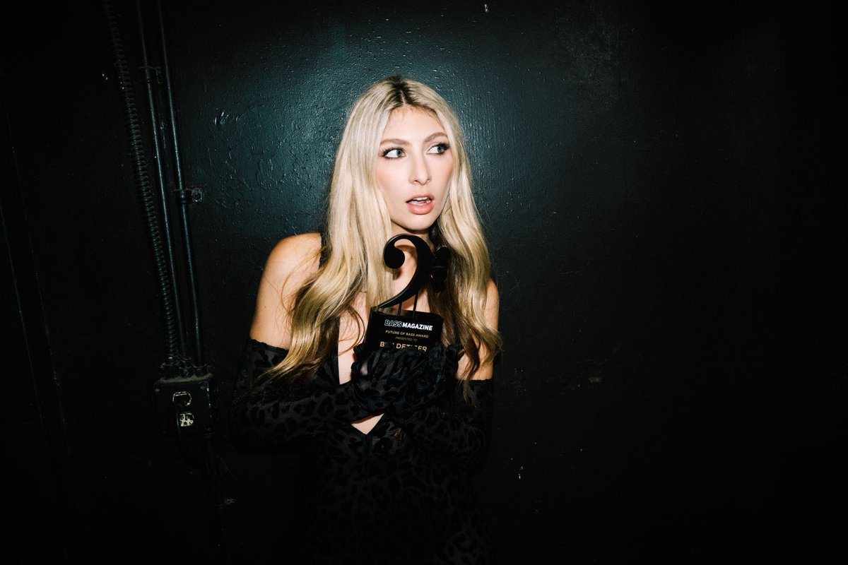 Blu DeTiger tweet media