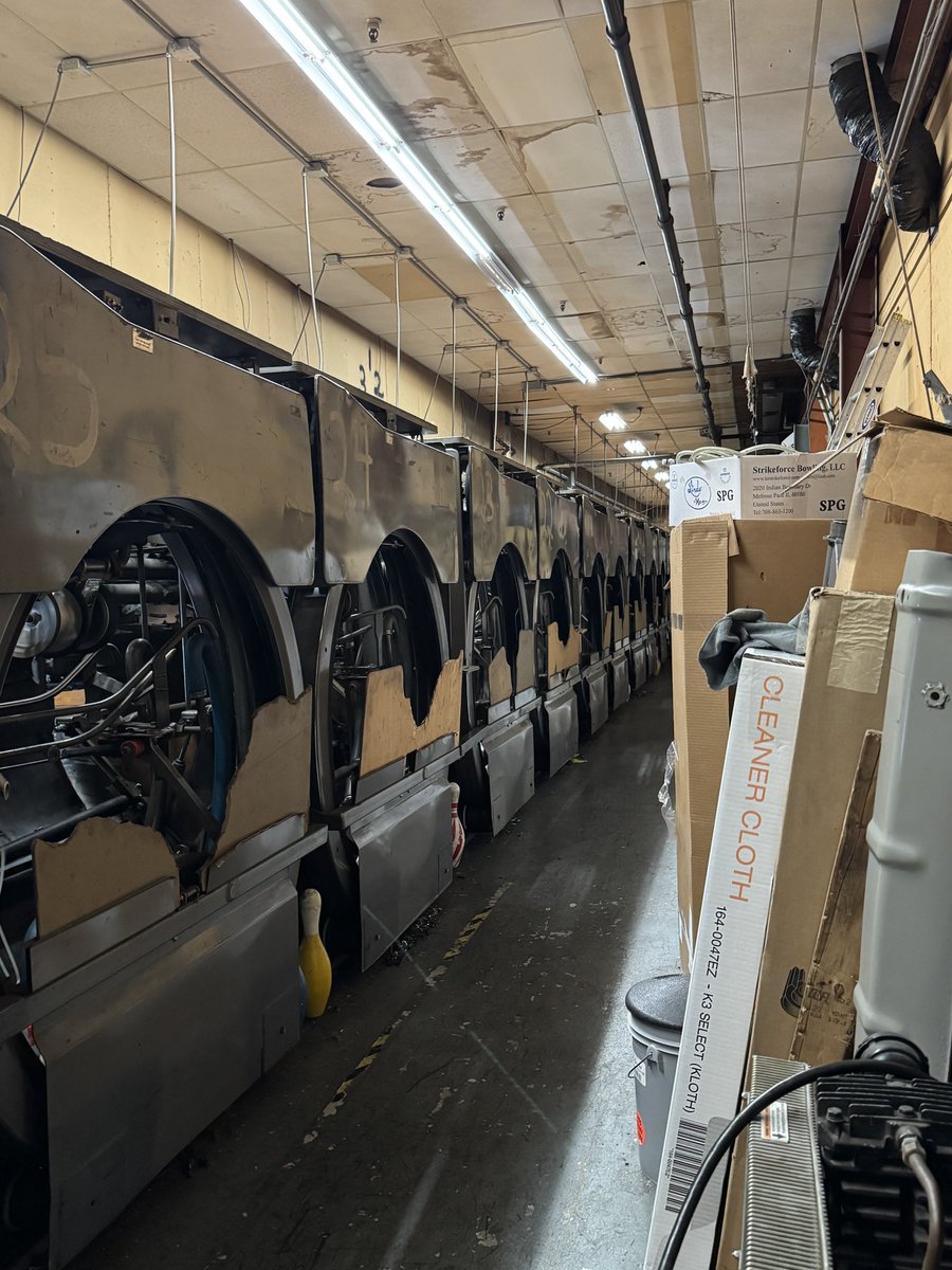 digicait's tweet image. Today I’m #DoingIt in the back room at my minimum wage bowling alley job. Boss makes a dollar I make a dime so I #DoIt on company time