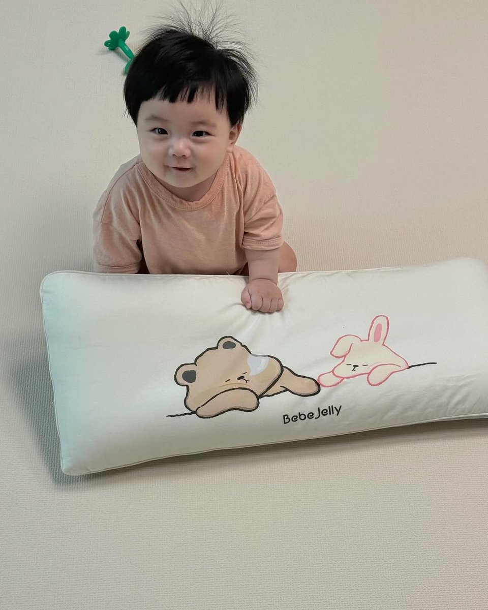 ㅤ
ㅤ
Habis sarapan. Satunya lanjut ngemil, satunya mau bobo lagi.
ㅤ
ㅤ