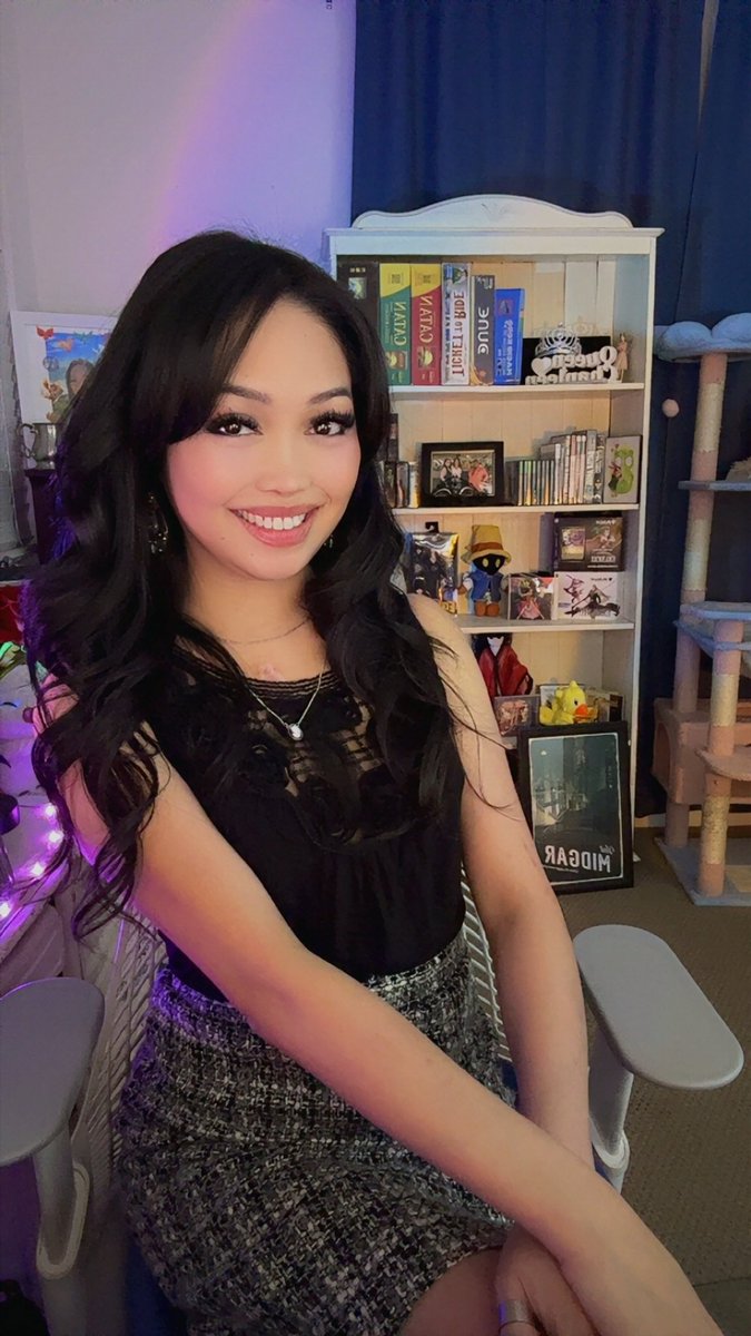 Yaaaay it’s Fri-yay! 💖. I’m so excited to play this game finally!  LIVE with Split Fiction with our very own <a href="/GothFatherx/">SPACE</a> .  Let’s see how this goes! 🥰😅

twitch.tv/queenchanleen