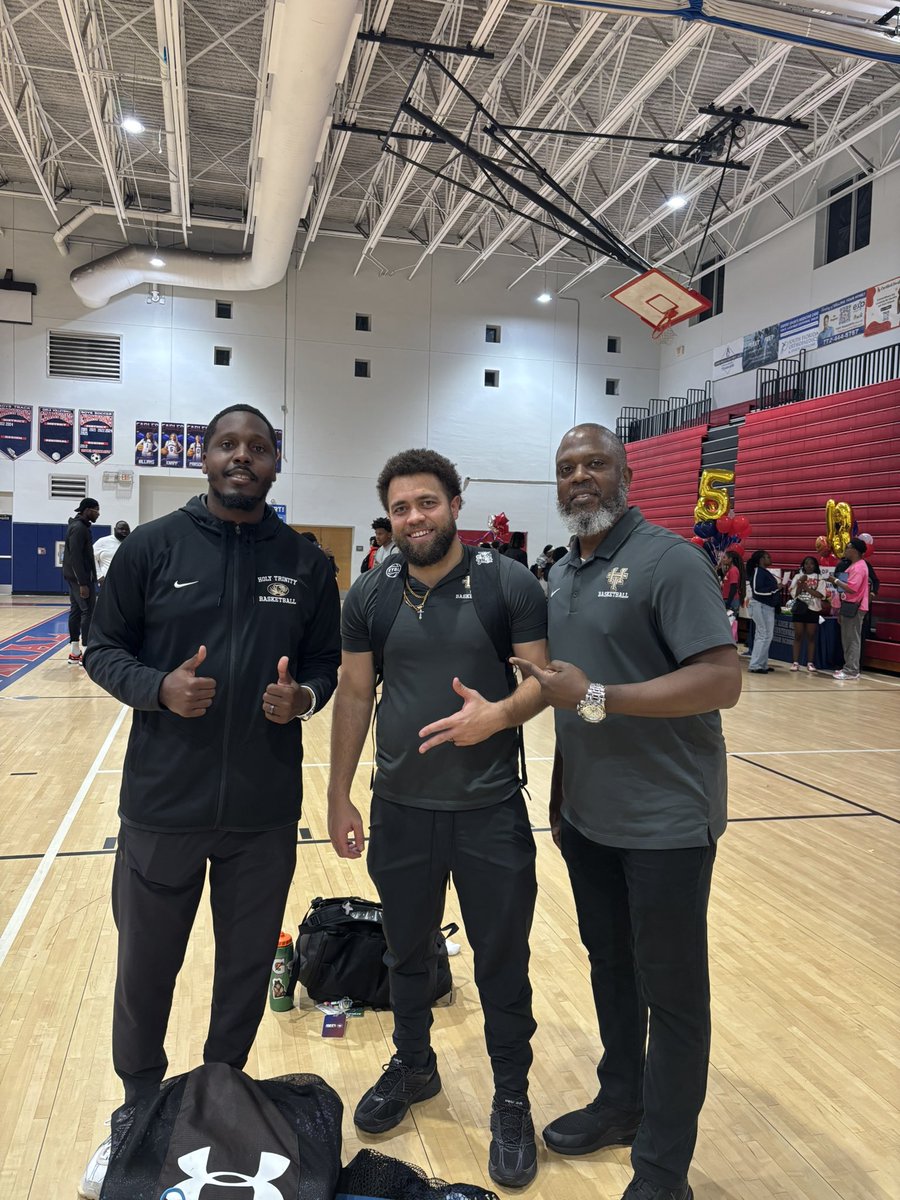 Holy Trinity Girls Basketball tweet media