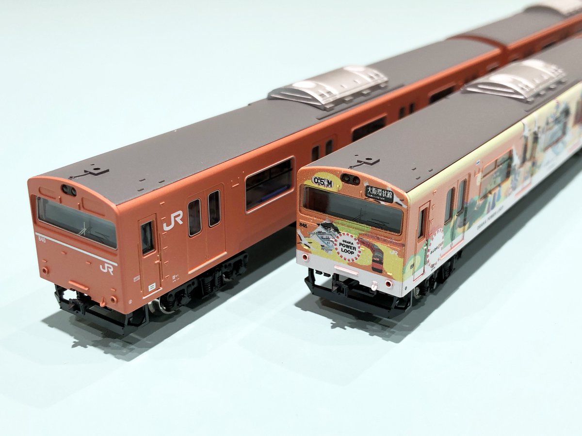 103系大阪環状線のSA2編成と「OSAKA POWER LOOP」8 両セットそれぞれ