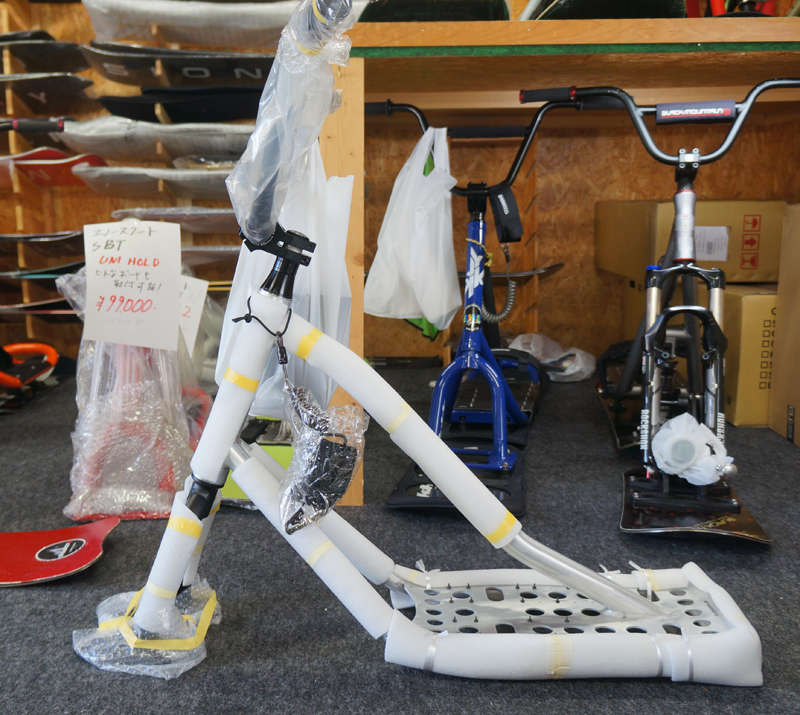 BEETLE_SNOWMOTO's tweet photo. 2026スノーモト 新品 69/230 Rawカラーフレーム
組たてました。
あなたならどのボードをチョイスしますか？
スティングレー、セッションⅢ、チェイサー、ESPRIT、
月光、それともSessionⅢ？

＃即納
＃スノーモト
#Raw 
＃パウダー
＃カービング
#最安 https://t.co/6MhgHrbHNT
