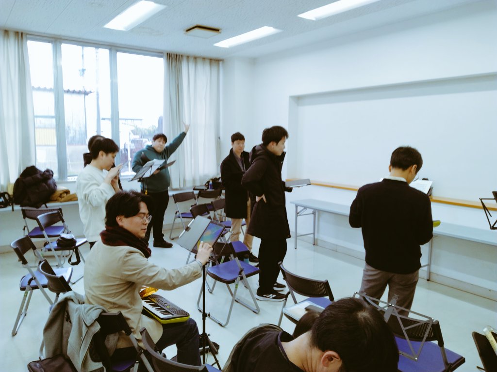 演奏会まであと1日！！
前日リハーサル開始です♪まずは男女ステージの練習から〜
なんとか天気も持ちこたえてますね、頑張っていきましょう🌲🌲