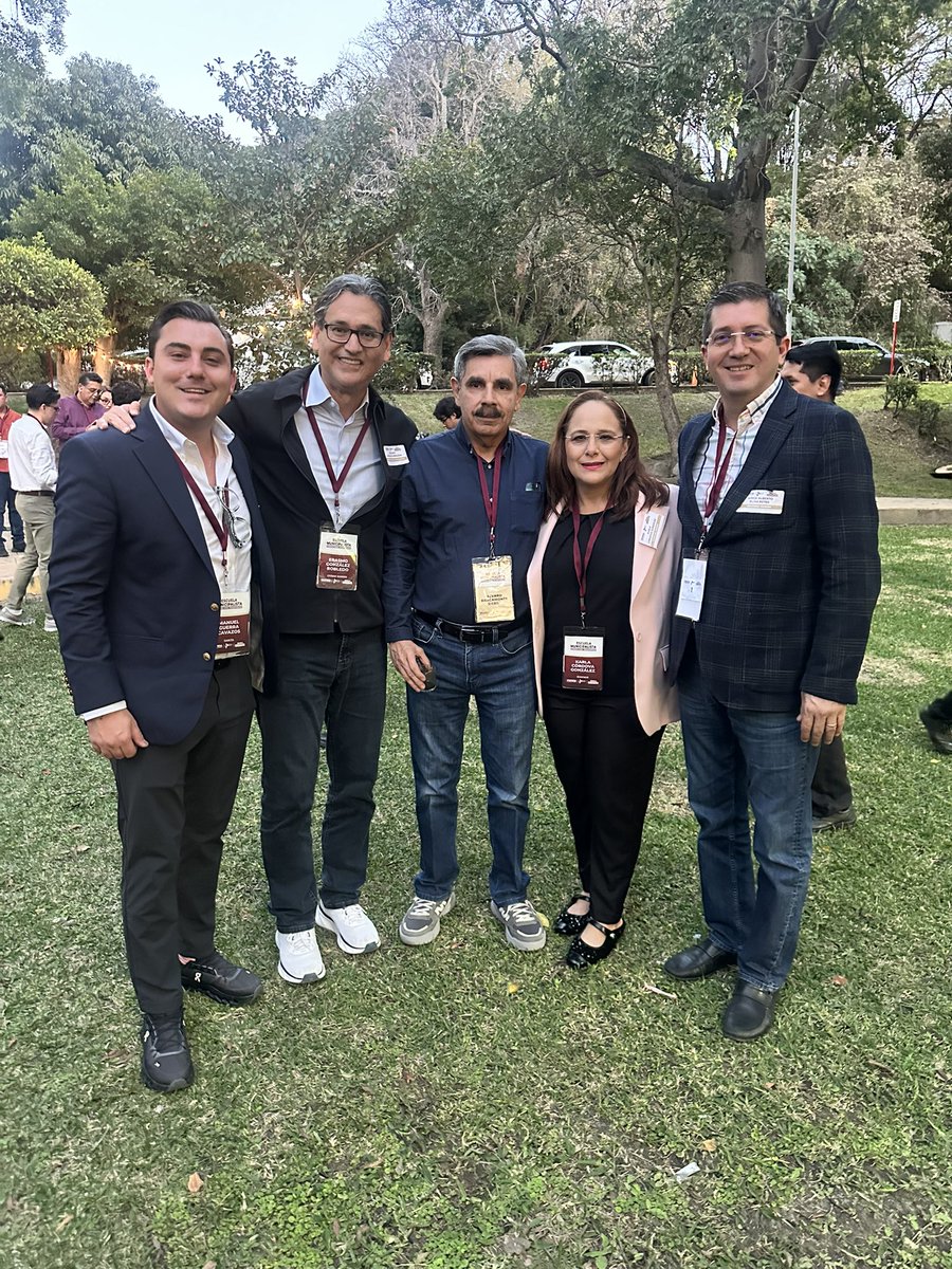 Nos reunimos este fin Presidentas y Presidentes municipales de <a href="/PartidoMorenaMx/">Morena</a> en la Escuela Municipalista para gobernar mejor desde lo local, siempre grato saludar a nuestra presidenta <a href="/LuisaAlcalde/">Luisa Alcalde</a> así como a compañeras y compañeros. <a href="/arturoavila_mx/">Arturo Ávila.</a> <a href="/ALEIDAALAVEZ/">Aleida Alavez Ruiz</a> #aDarle!✅