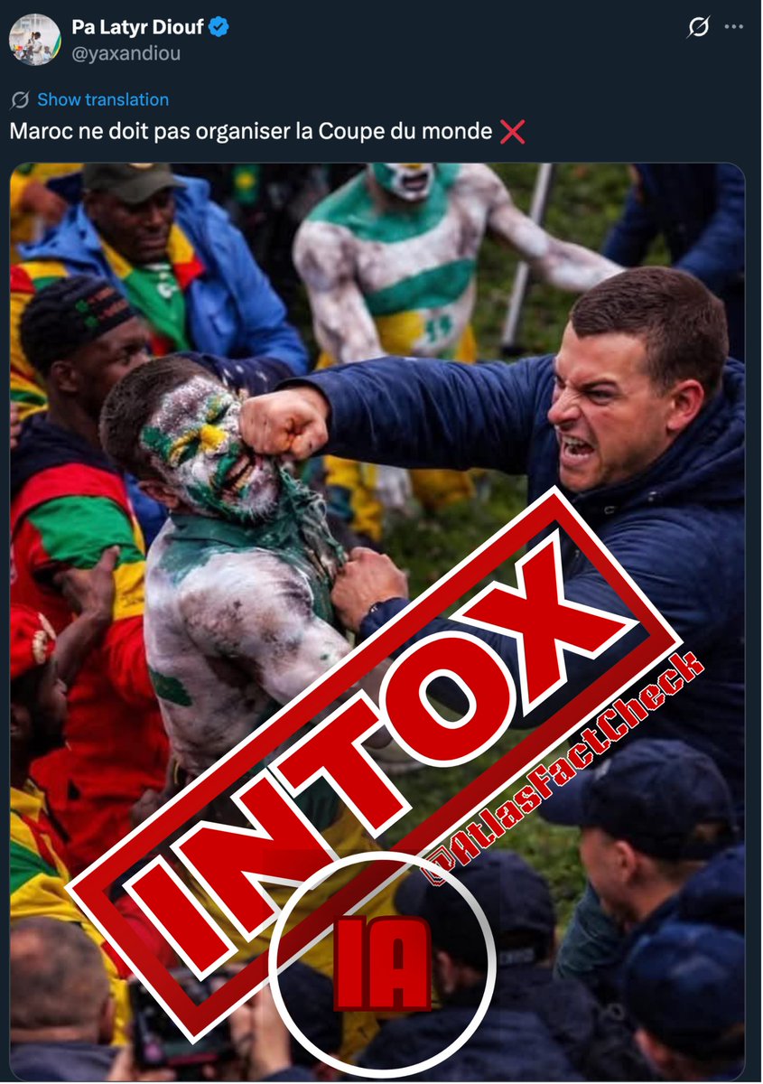 AtlasFactCheck's tweet image. 📌 MISE AU POINT 🇲🇦

L'image circulant comme étant une agression lors de la finale de la CAN 2025 le 18 janvier est une génération par Intelligence Artificielle (IA).

Plusieurs anomalies techniques confirment la manipulation : un supporter en arrière-plan apparaît sans jambes…