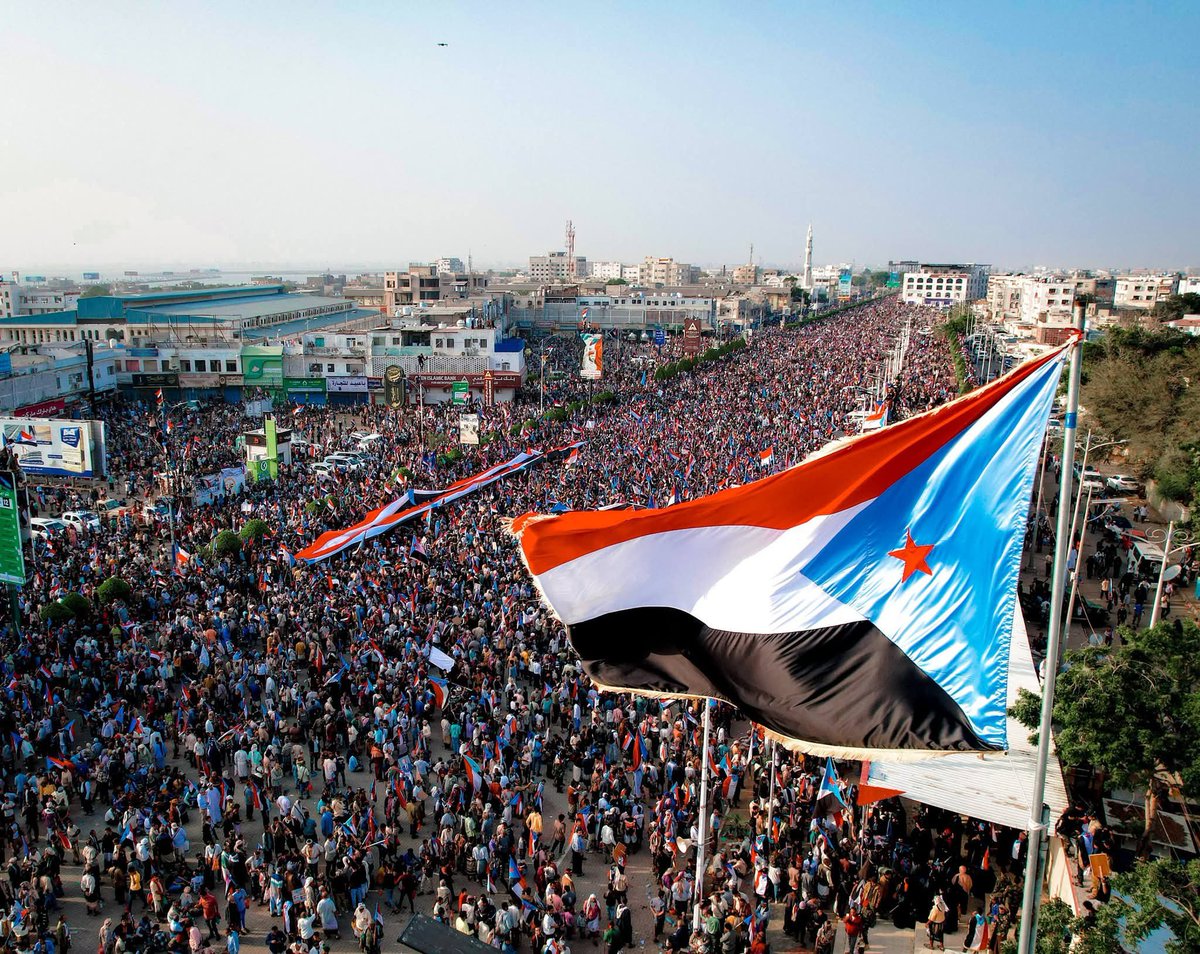 Sami_Adnei's tweet photo. لم تكن الحشود مجرد أرقام، بل رسالة واضحة بأن الجنوب حاضر بقوة شعبه، وأن إرادة الجماهير أقوى من كل محاولات الالتفاف على تطلعاته، وأن صوت الشارع الجنوبي حين يرتفع، فإنه يرسم ملامح المرحلة القادمة.

#الجنوب_العربي
#الجنوب_يجمعنا https://t.co/jivCka5T6M