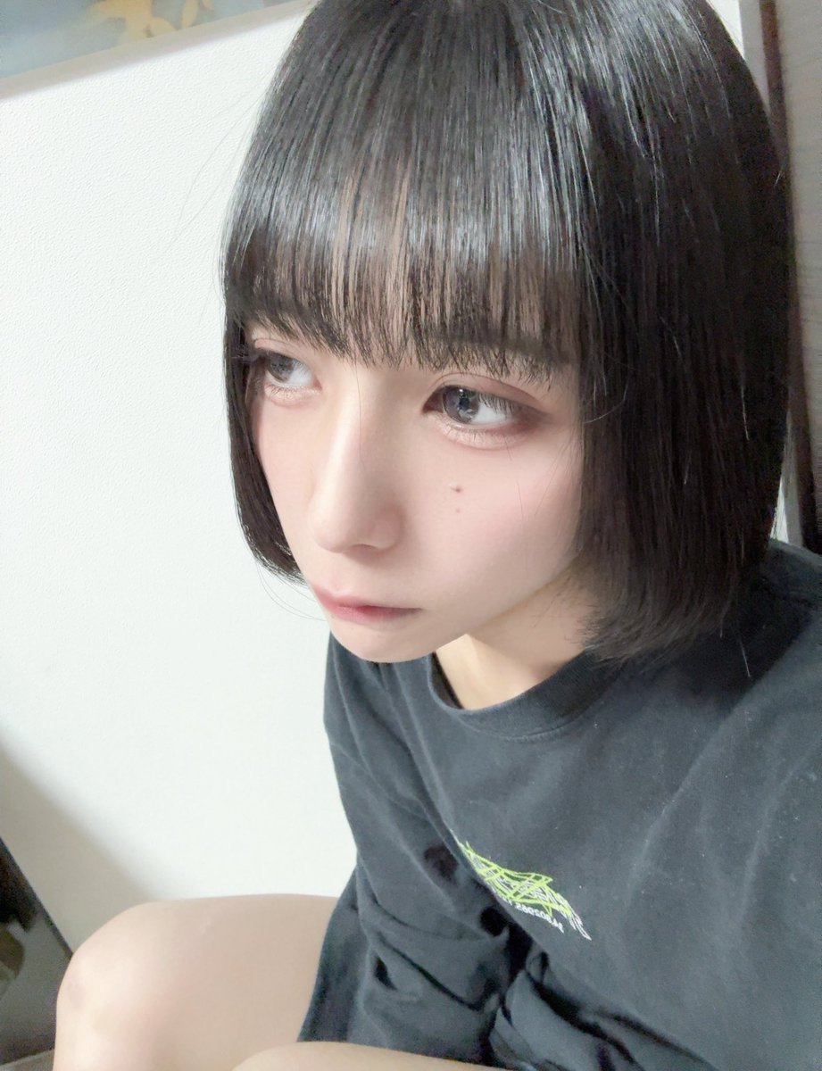 盛れｽﾞ、ビジュ調子悪し、マスクするからチーク塗らんなったらなんとなしに中顔面長い